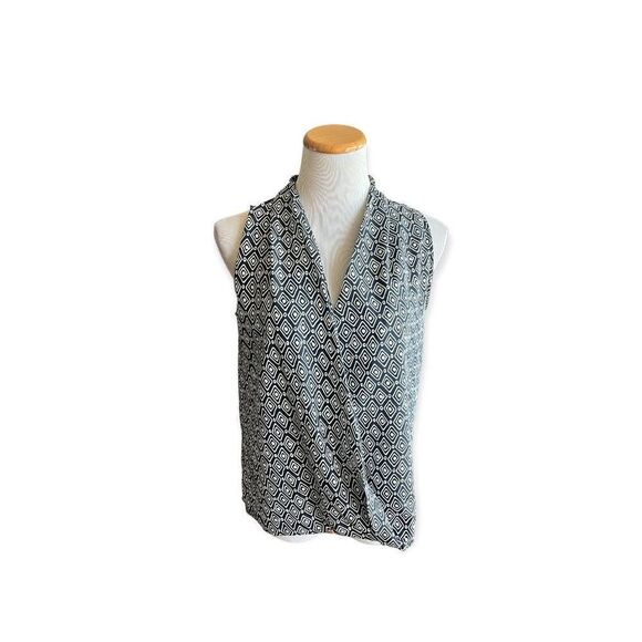Womens Violet & Claire Faux Wrap Drape Sleeveless Diamond Print Top - Sz M - Picture 1 of 1